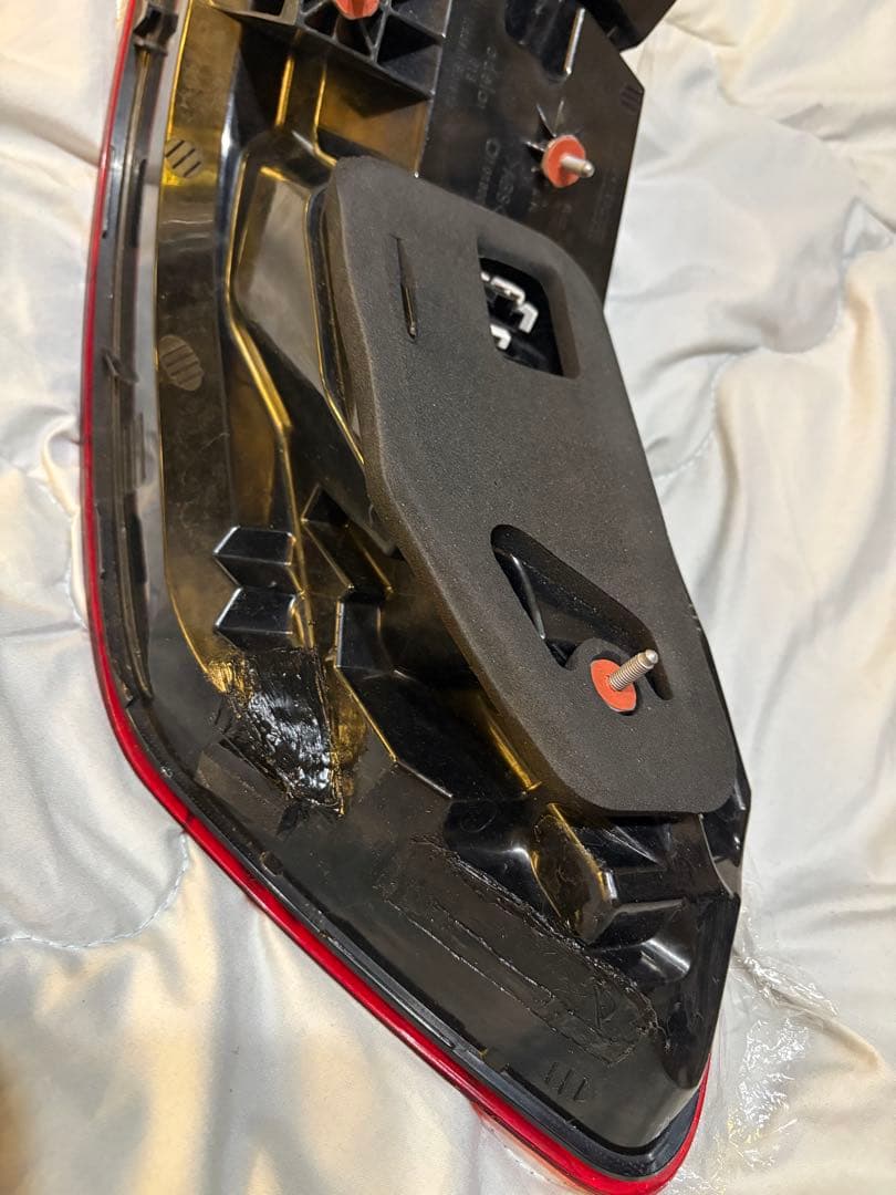 メルセデスベンツEクラスセダン W212後 期テールレンズ 左　不点灯対策済み