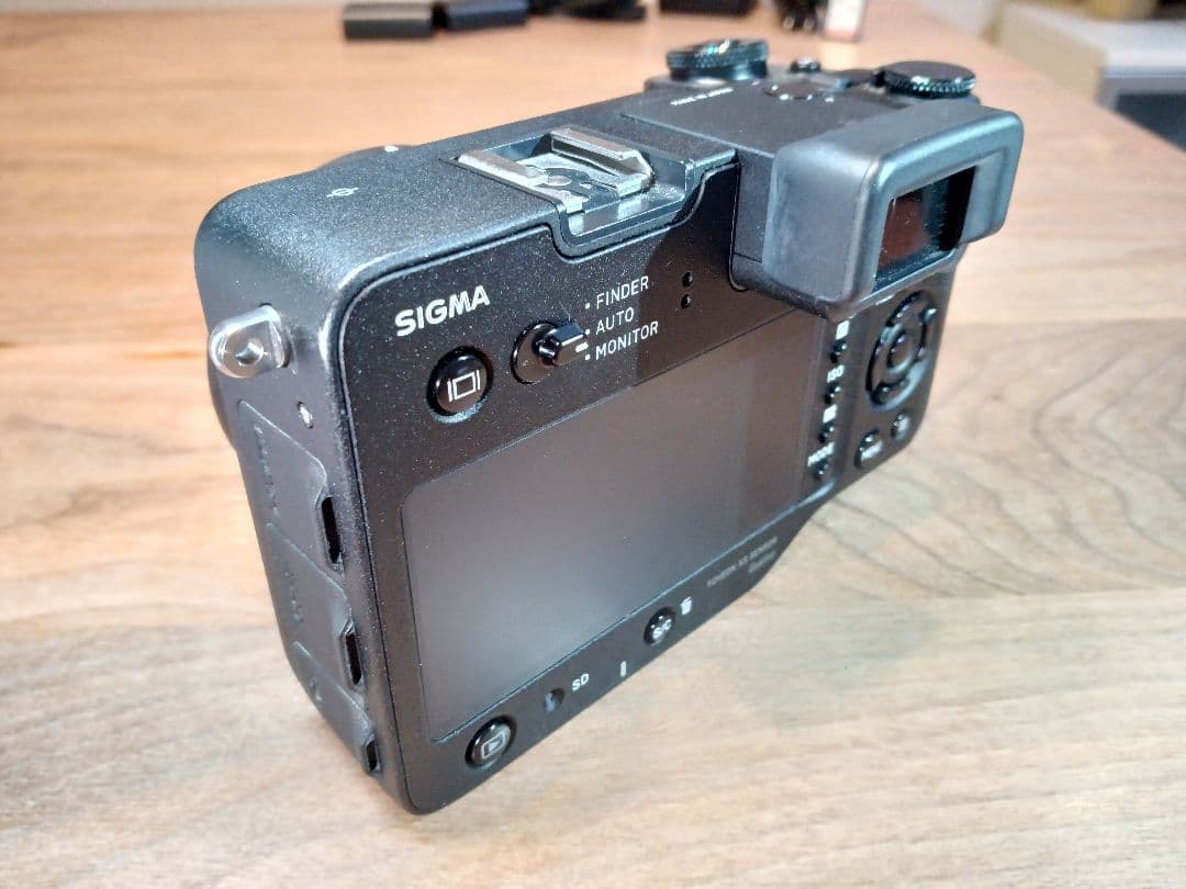 H*o様 【バッテリー計2個+SDカード】SIGMA sd quattro ボデ