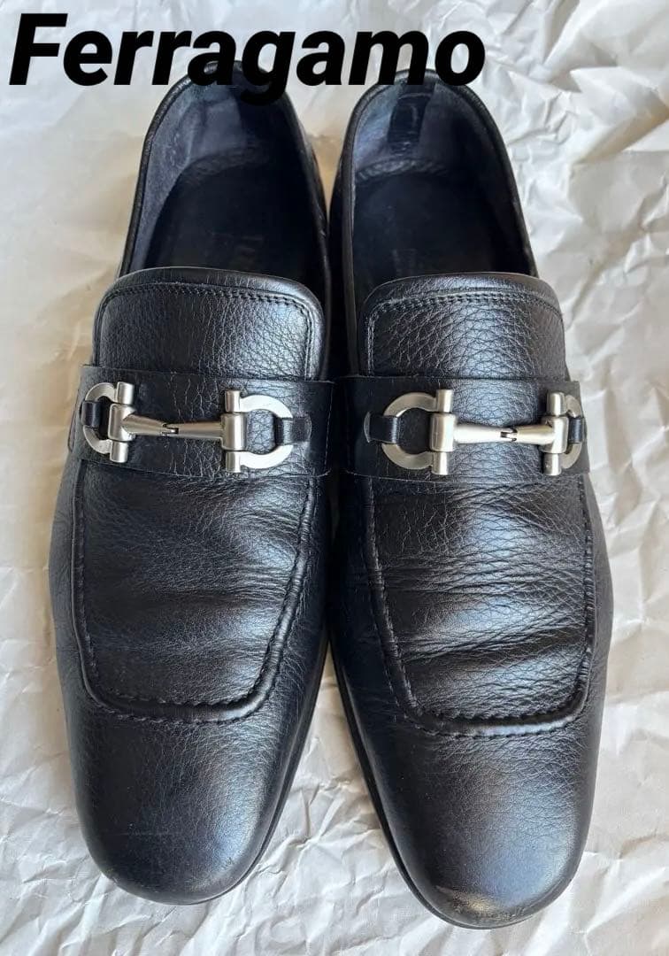 フェラガモ メンズ レザーローファー 金属バックル付き ブラック サイズ9.5
