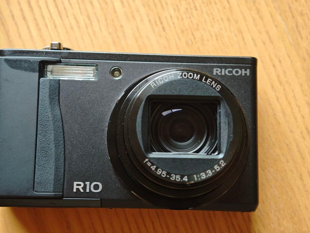 RICOH R10 コンデジ