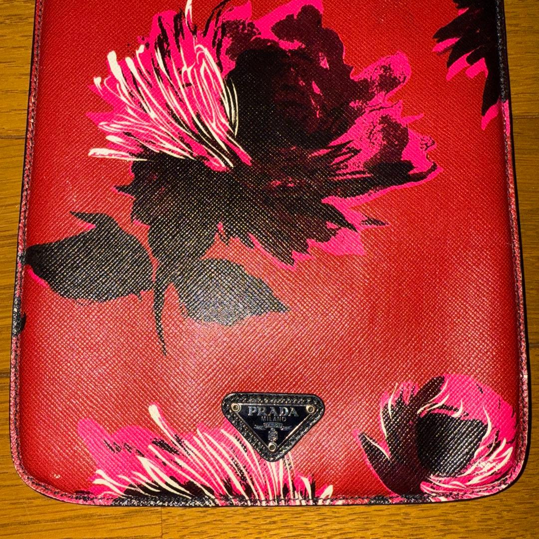 PRADA 花柄 iPadケース 赤　黒　パリ限定