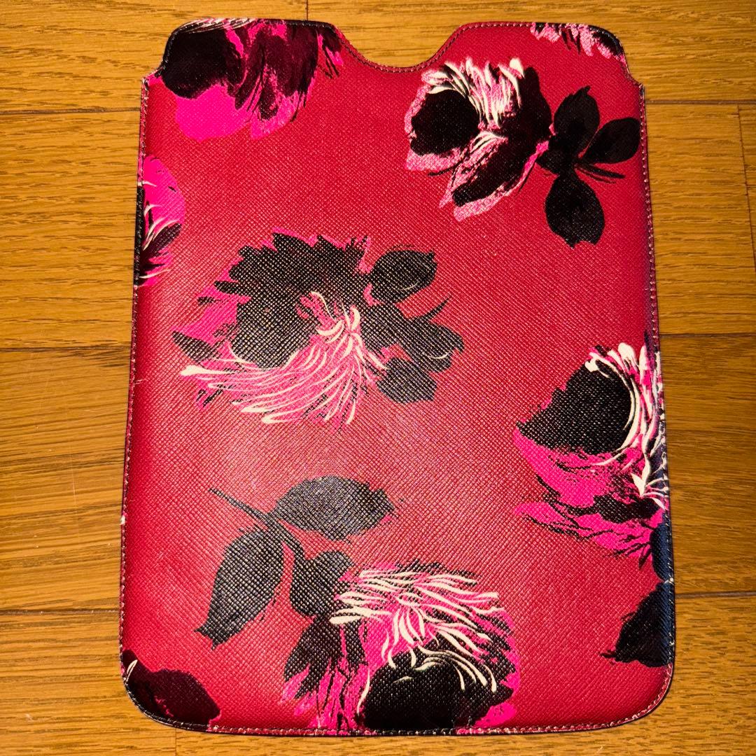 PRADA 花柄 iPadケース 赤　黒　パリ限定
