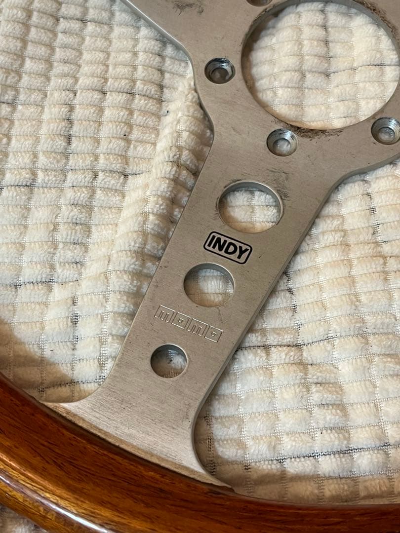 MOMO INDY 木製ウッドステアリング 美品かな？
