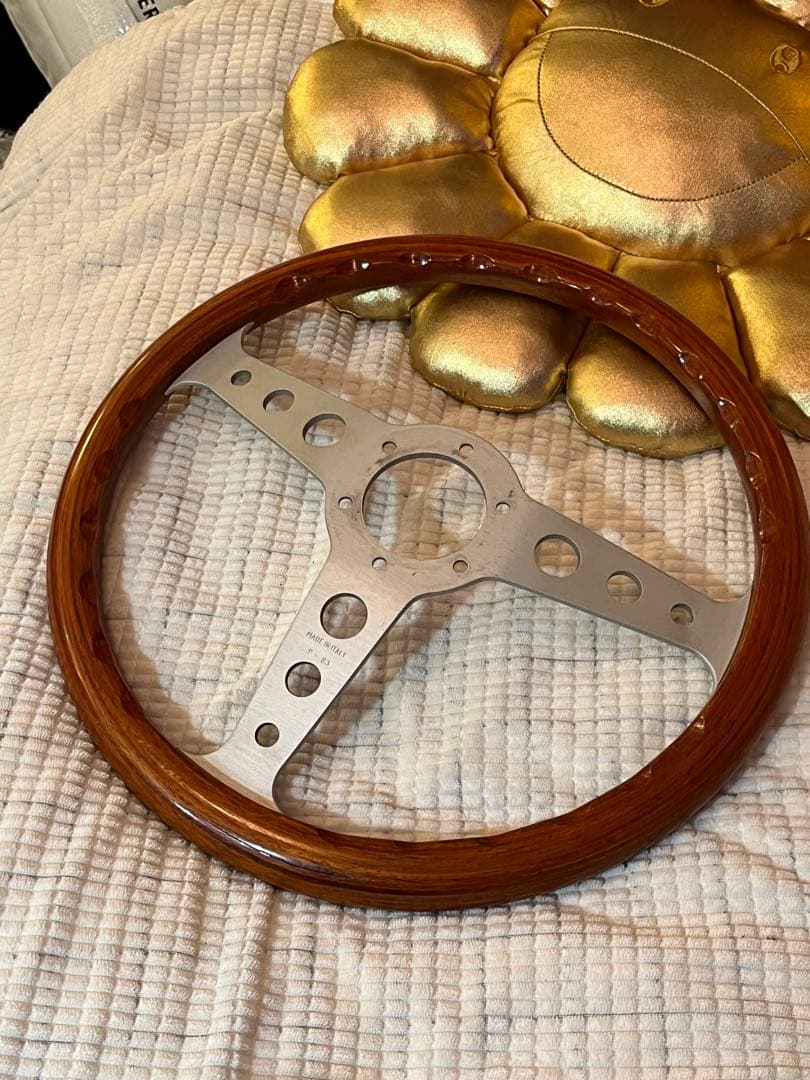 MOMO INDY 木製ウッドステアリング 美品かな？