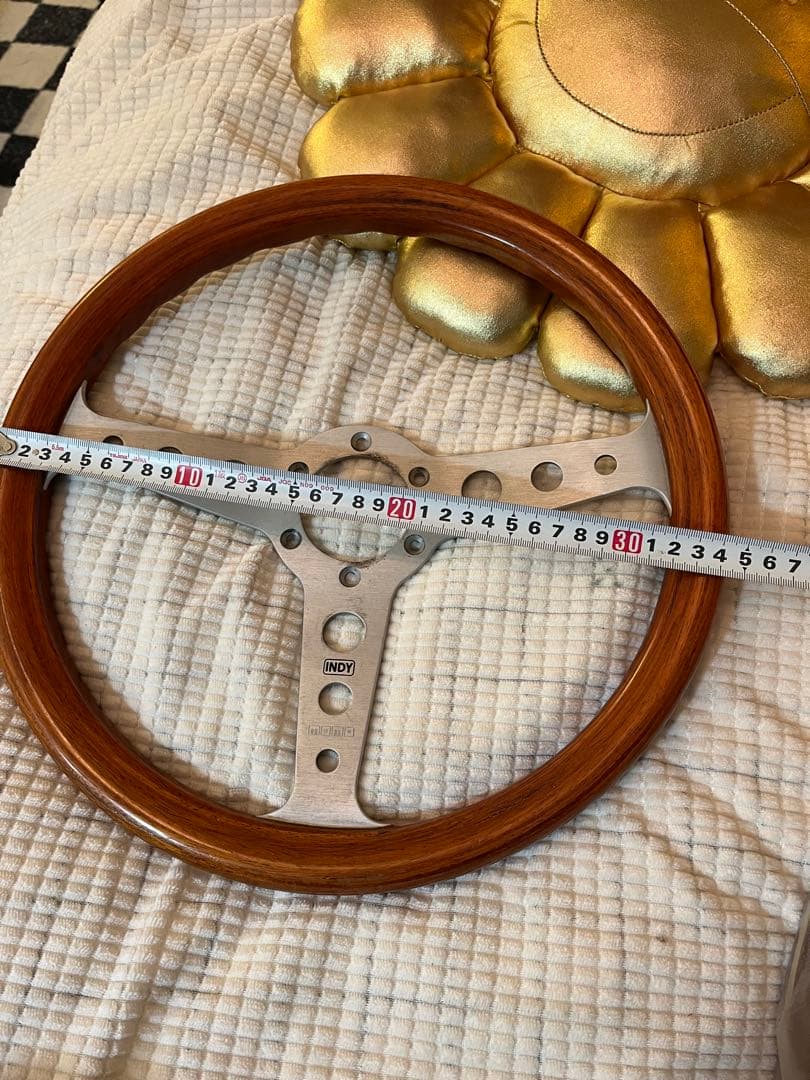 MOMO INDY 木製ウッドステアリング 美品かな？