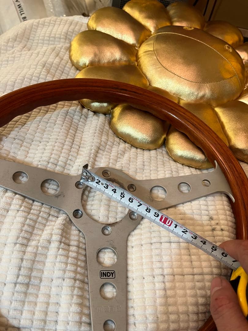 MOMO INDY 木製ウッドステアリング 美品かな？