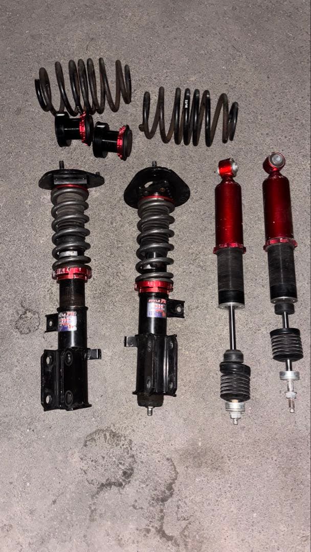 30プリウス　車高調　ピロ　BLITZ