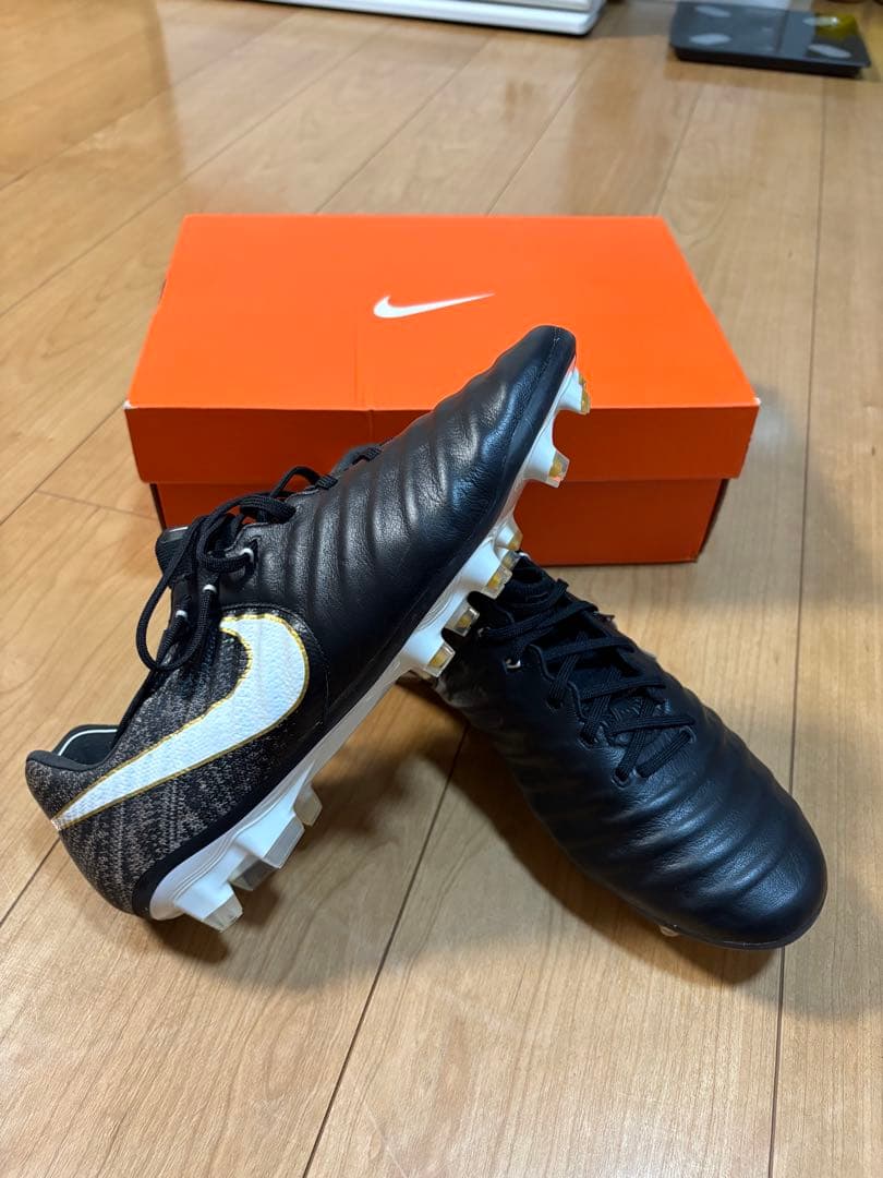 Nike Tiempo サッカーシューズ ブラック/ホワイト 箱付き