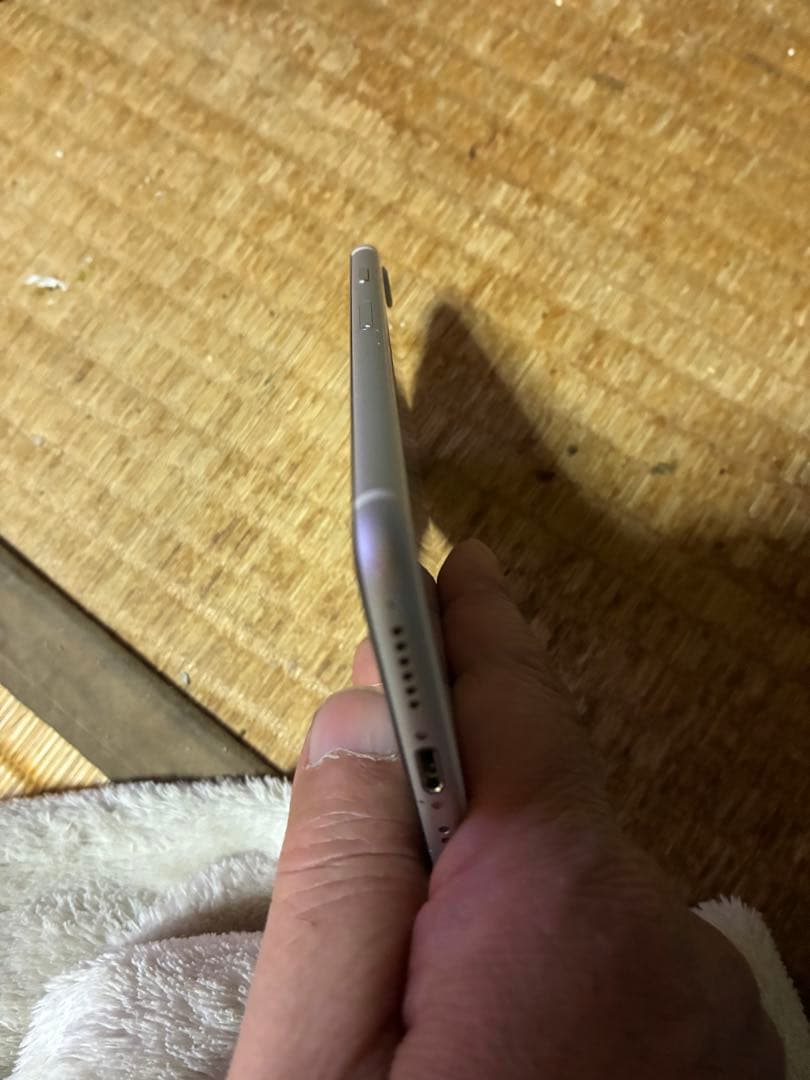 m*o様 iPhone se264ギガホワイトドコモ最大容量89%