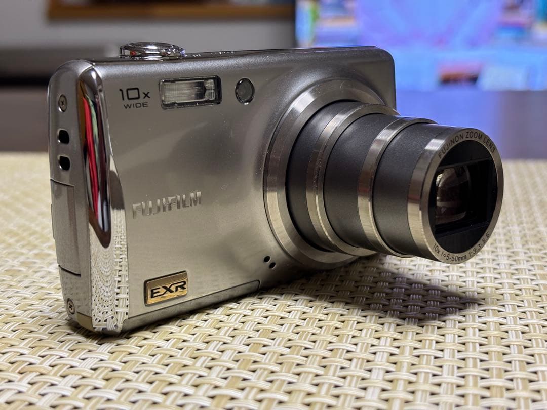 動作OK コンデジ FUJIFILM FINEPIX F70EXR 充電器付き