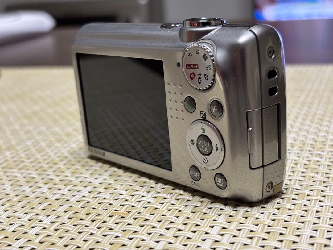 動作OK コンデジ FUJIFILM FINEPIX F70EXR 充電器付き