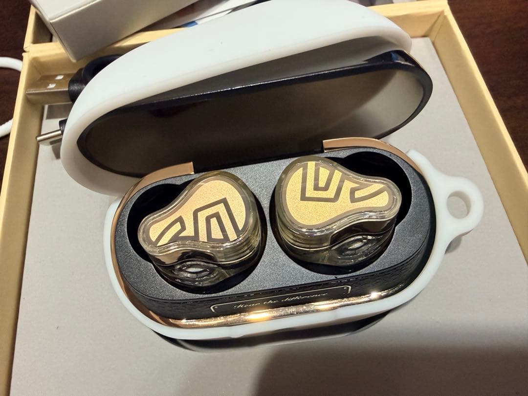 SOUNDPEATS　H3 ワイヤレスイヤフォン ハイレゾ対応　ケース付き