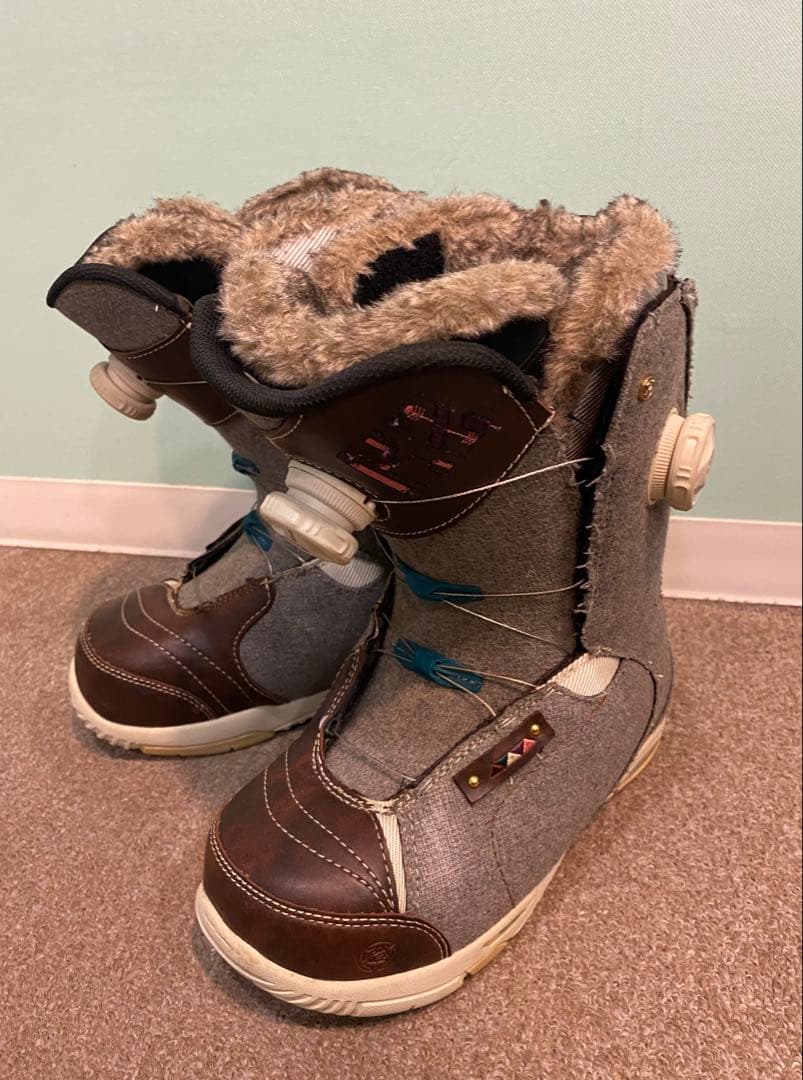 k2 女性用スノーボードブーツ グレー/ブラウン