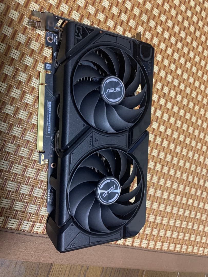 ASUS デュアルファン グラフィックボード