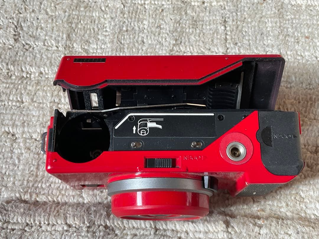 フジカ／DL-20。シャア専用フイルムカメラ。【作動確認済み　カバー説明書無し】