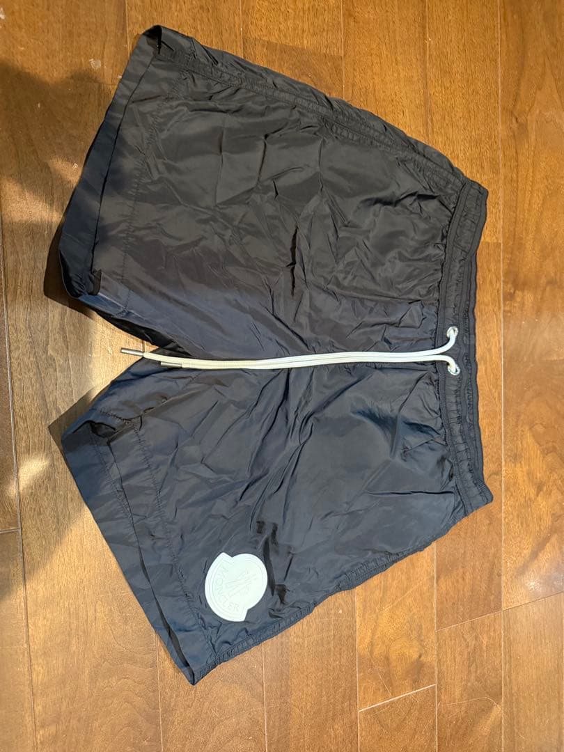 MONCLER 黒 ショートパンツ Mサイズ 新品タグ付き