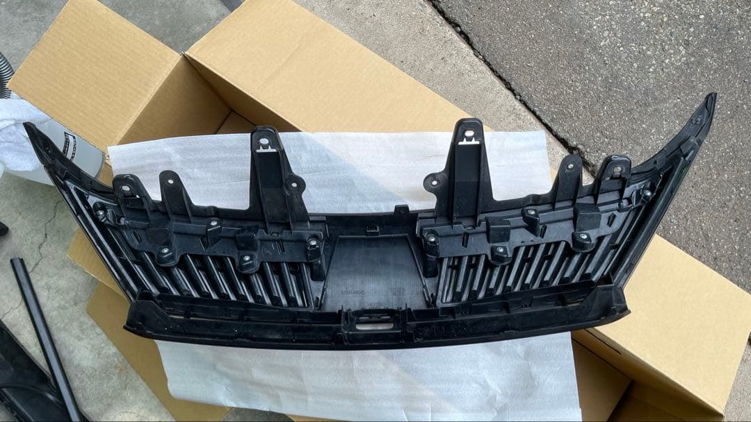 ハリアー AVU65 フロントグリル