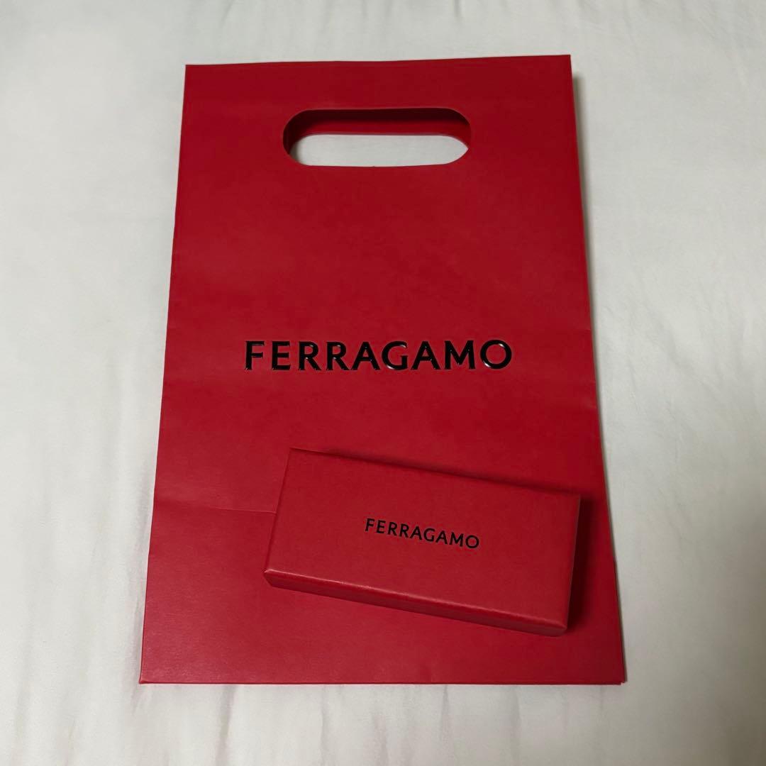 FERRAGAMO バレッタ ブラック/ゴールド