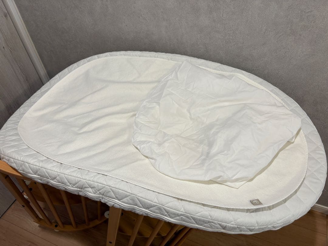 パトリック　STOKKE ストッケ　スリーピー　楕円形ベビーベッド