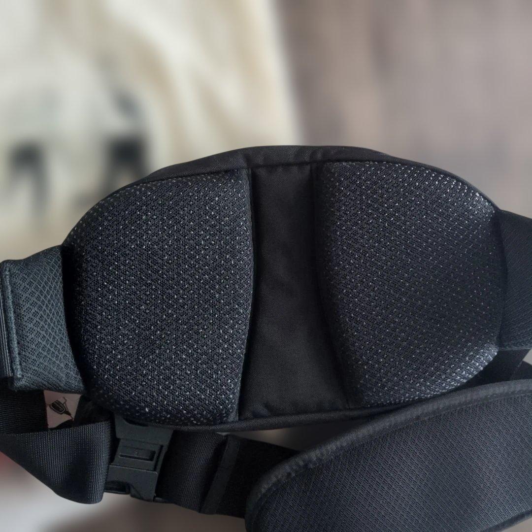 新型　ハグー Hugoo ヒップシート 抱っこ紐 　ブラック×ベージュ