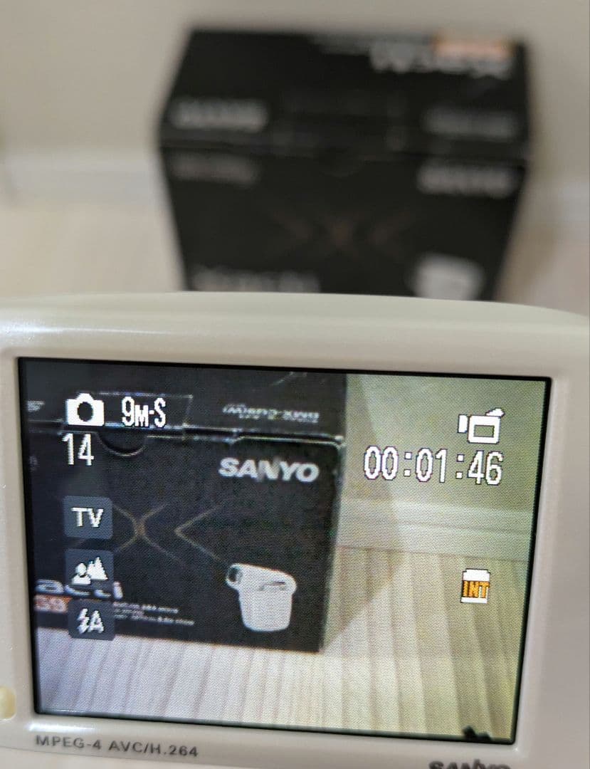 サンヨーホワイト SANYO Xacti DMX-CG9 ムービー ビデオカメラ