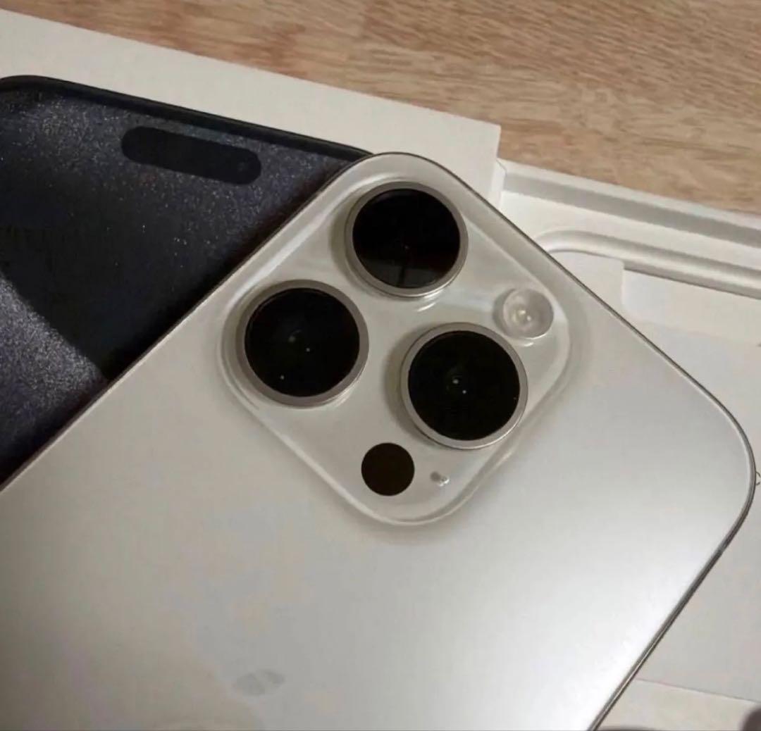 iPhone 15 Pro 256GB BT100% ホワイトチタニウム