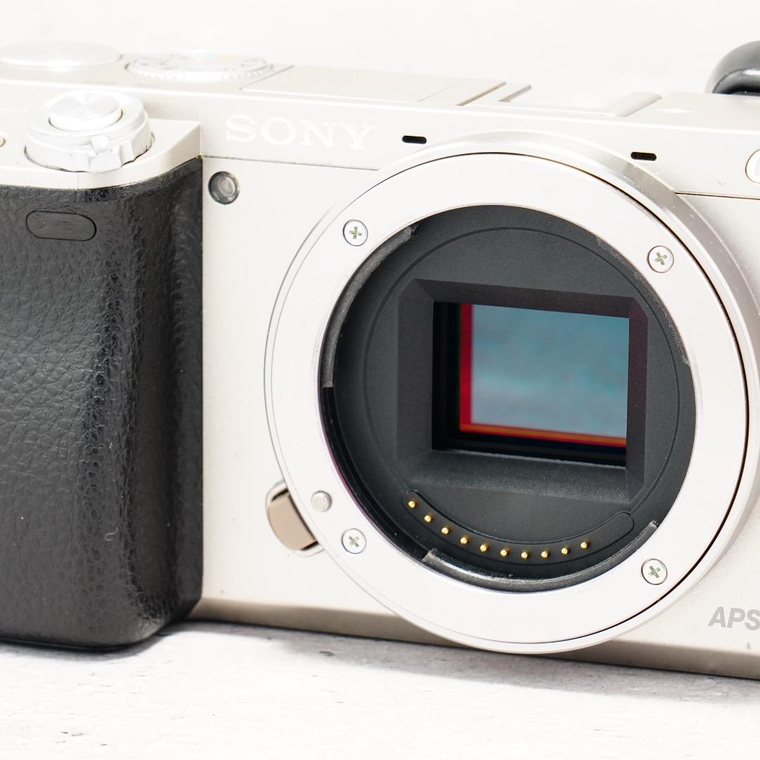 SONY α6000 パワーズームレンズキット シルバー カメラバッグ付 動作◎