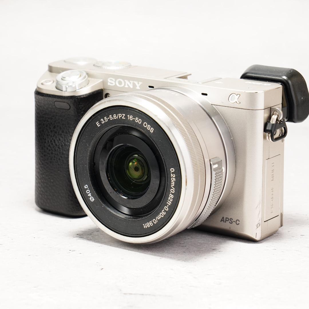 SONY α6000 パワーズームレンズキット シルバー カメラバッグ付 動作◎
