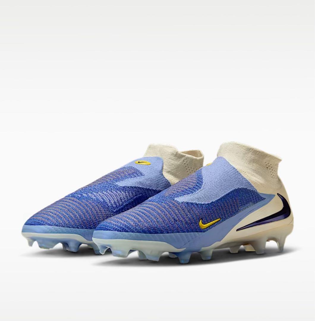 ヴ*ト様 NIKEファントムサッカーシューズ 青/白