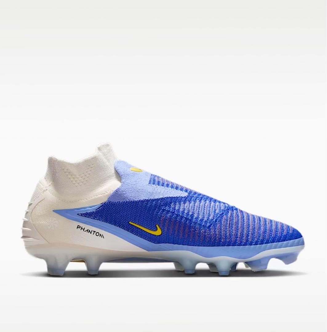 ヴ*ト様 NIKEファントムサッカーシューズ 青/白
