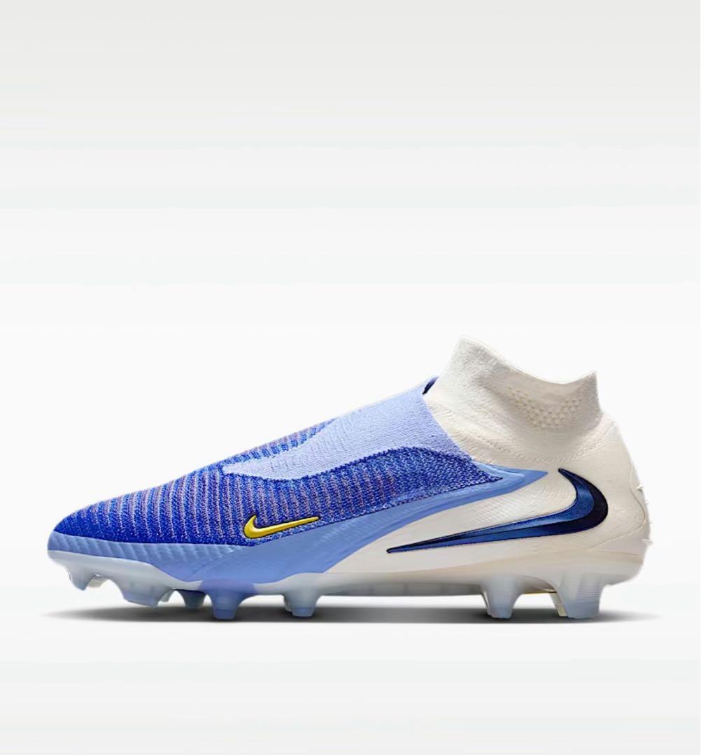 ヴ*ト様 NIKEファントムサッカーシューズ 青/白