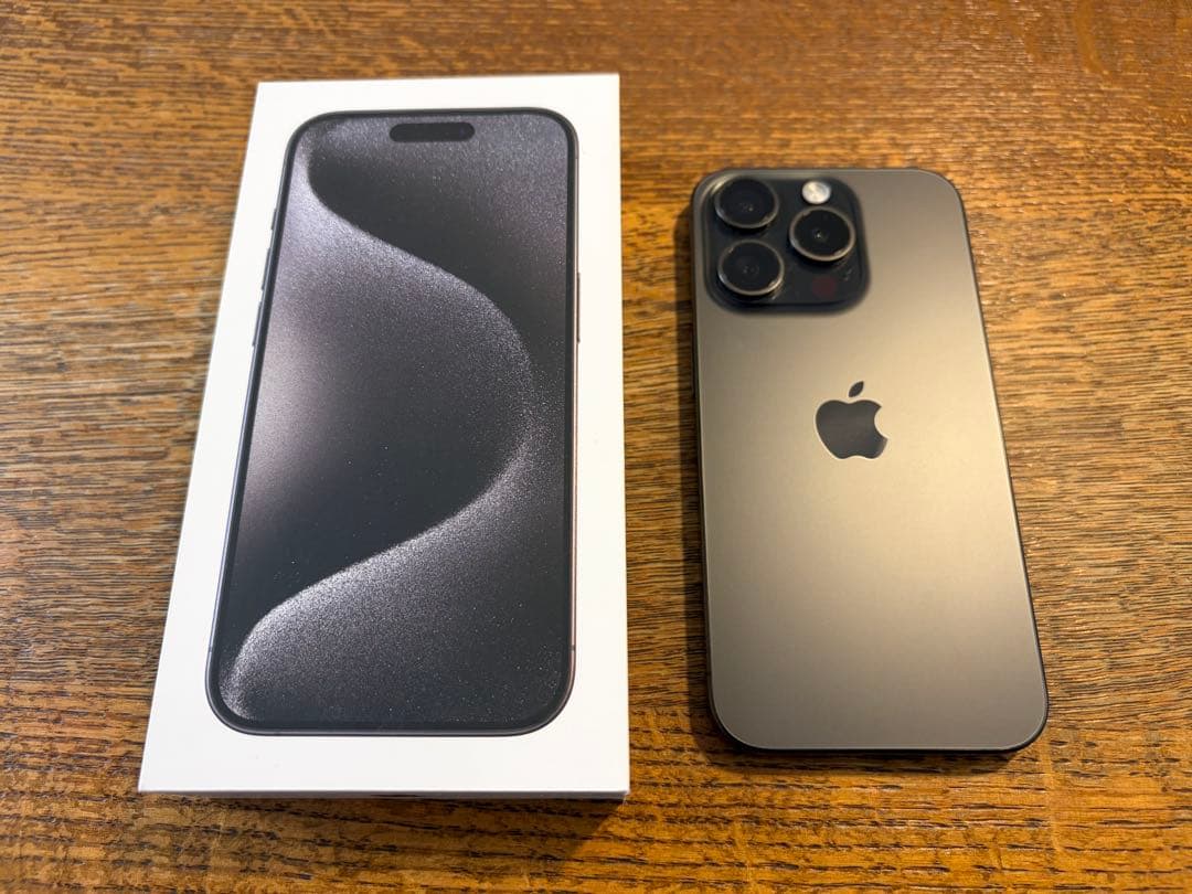 Apple iPhone 15 Pro ブラックチタニウム