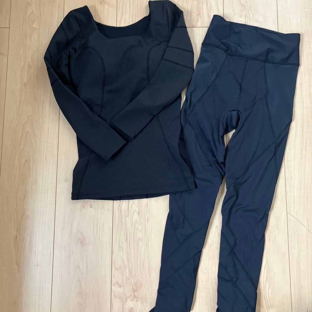 リントスル黒のヨガウェアセット（長袖トップス・ハイウエストレギンス）1回着用
