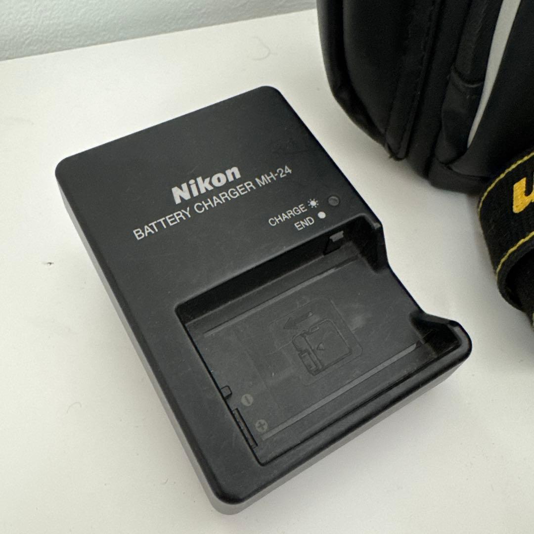 Nikon D5300 デジタル一眼レフ 単焦点レンズ付き 35mm