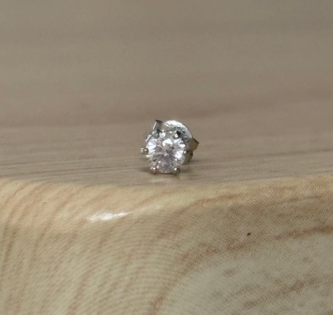 ダイヤモンドピアス　片耳　0.15ct　pt900