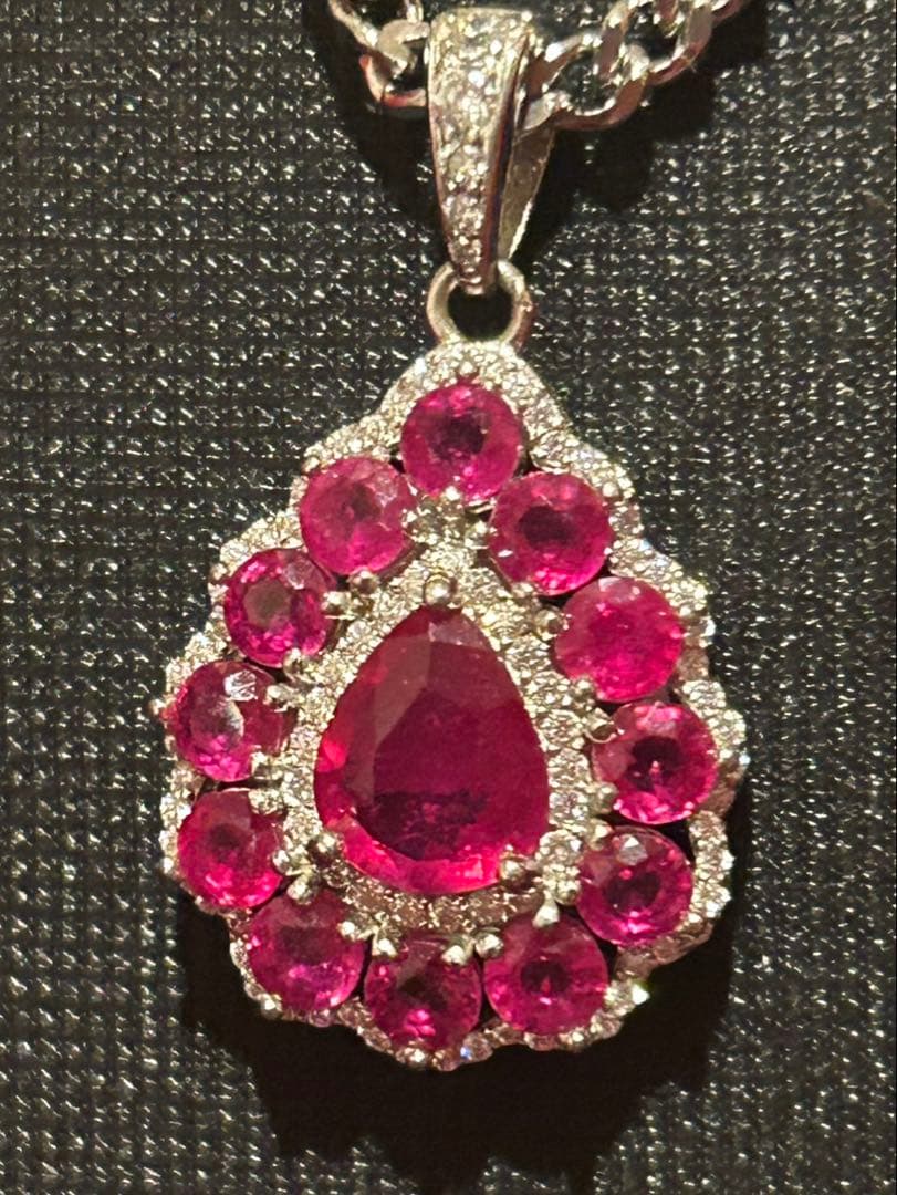 ぶぶ❣️大粒デザイン天然ルビーネックレス