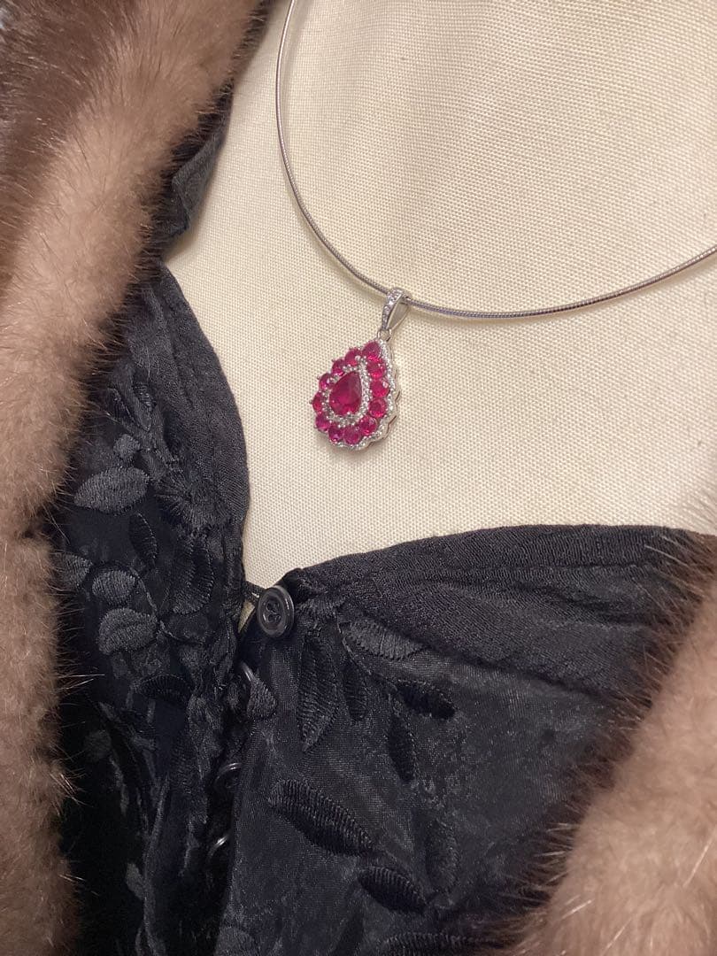 ぶぶ❣️大粒デザイン天然ルビーネックレス