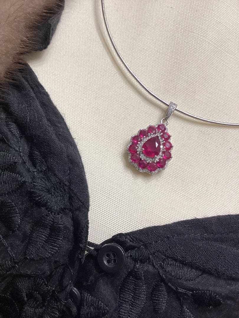 ぶぶ❣️大粒デザイン天然ルビーネックレス