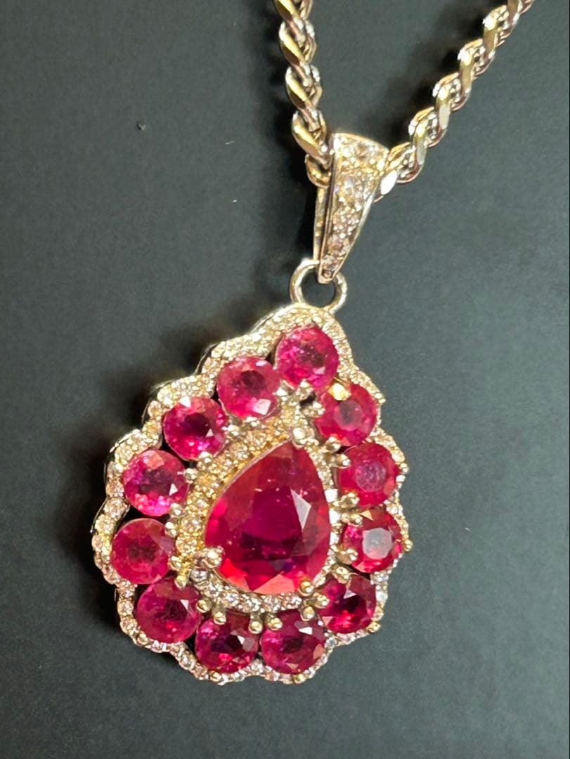 ぶぶ❣️大粒デザイン天然ルビーネックレス