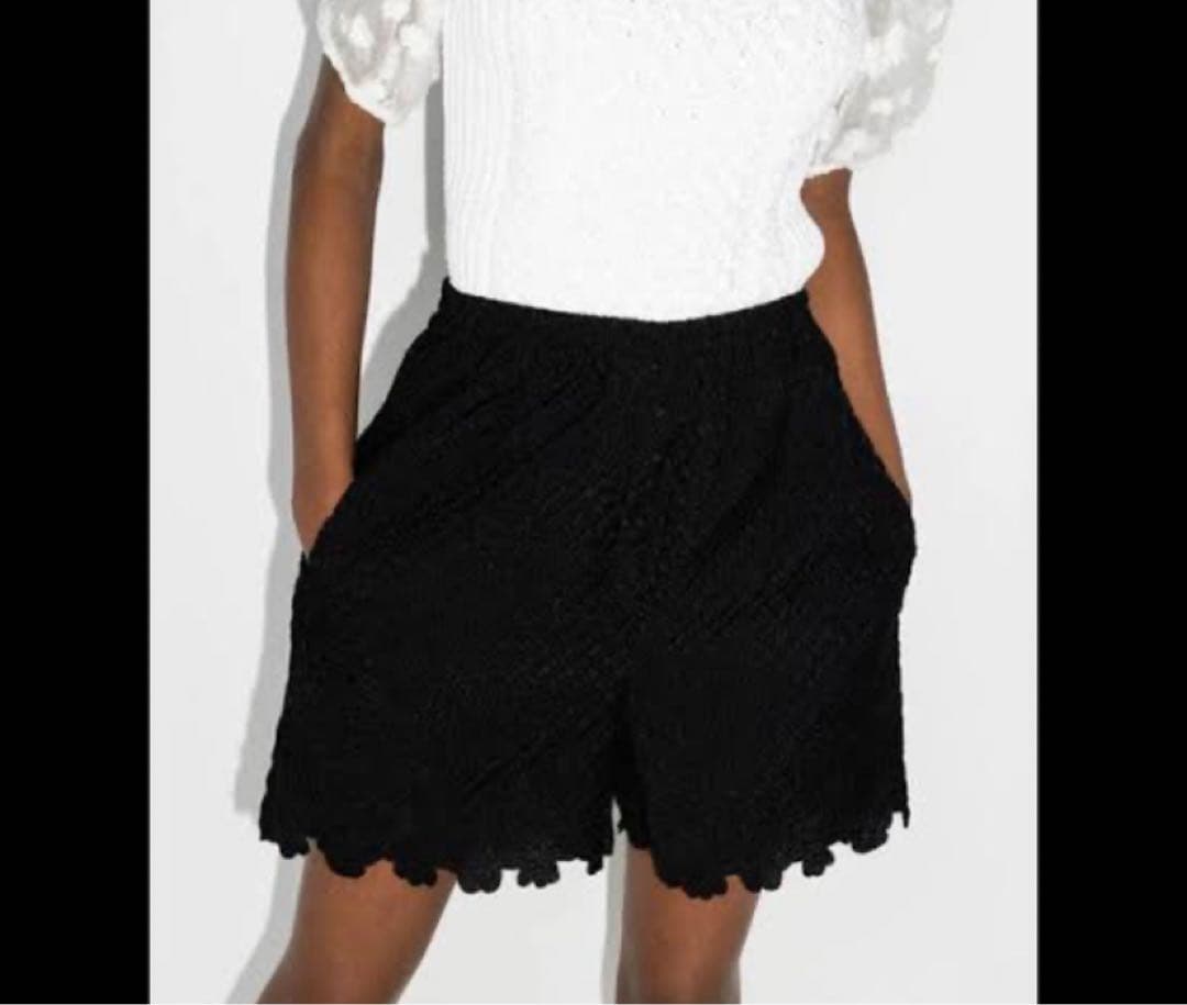 セシリーバンセン 黒 スカラップヘム キュロット