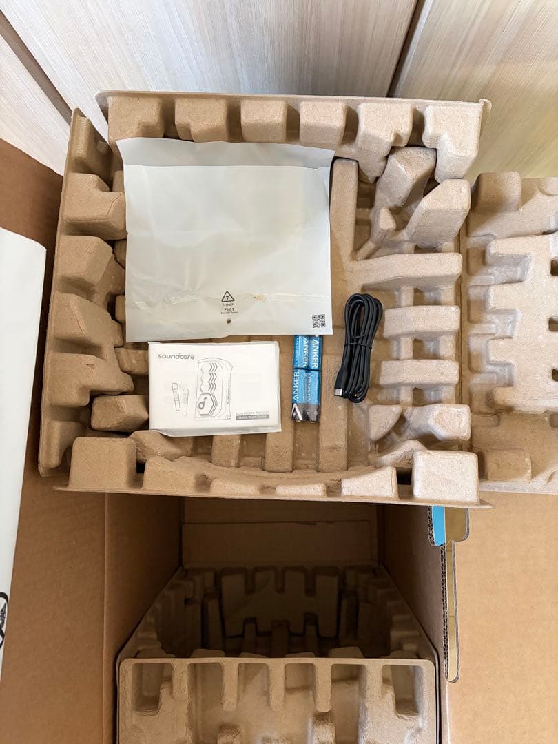 soundcore ワイヤレススピーカー 本体とマイク2本