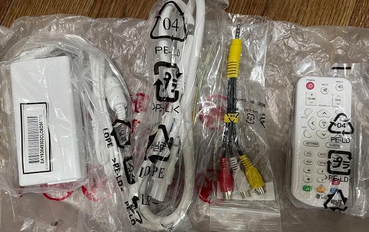 LG Minibeam PH550G（プロジェクター）