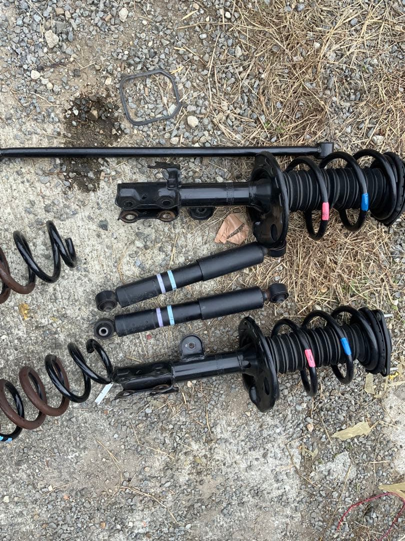 TOYOTAハリアー60系サスペンションキット　 6 A 21 TOKICO