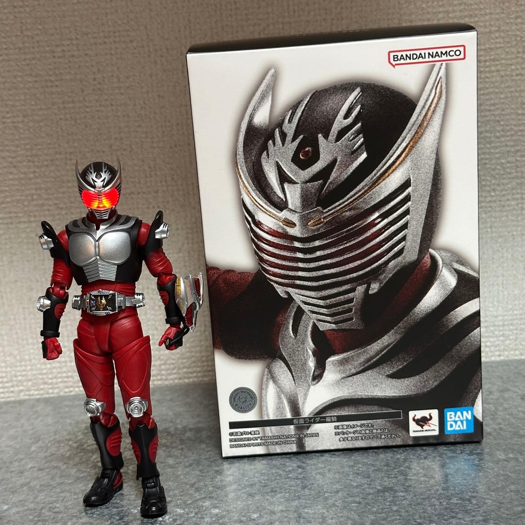 S.H.Figuarts 仮面ライダー龍騎　真骨彫製法　フィギュアーツ