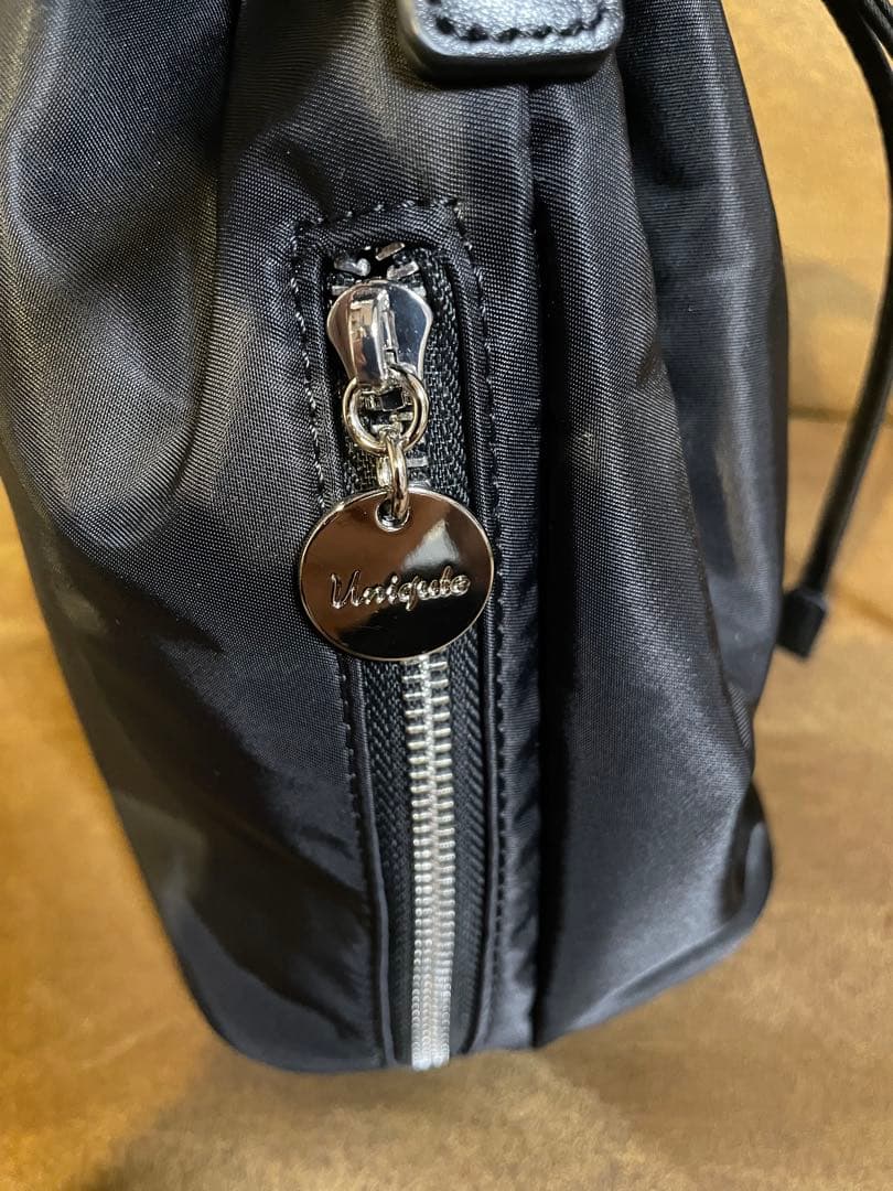 ブラック巾着型ハンドバッグ　uniqute ユニキュート　ナイロン　日本製