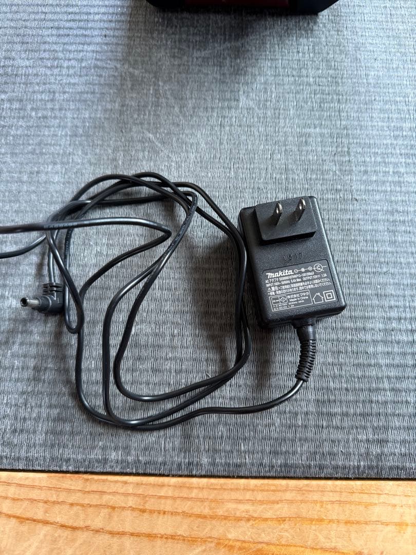 充電式ラジオ　Makita マキタ　MR108 オーセンティックレッド(限定色)