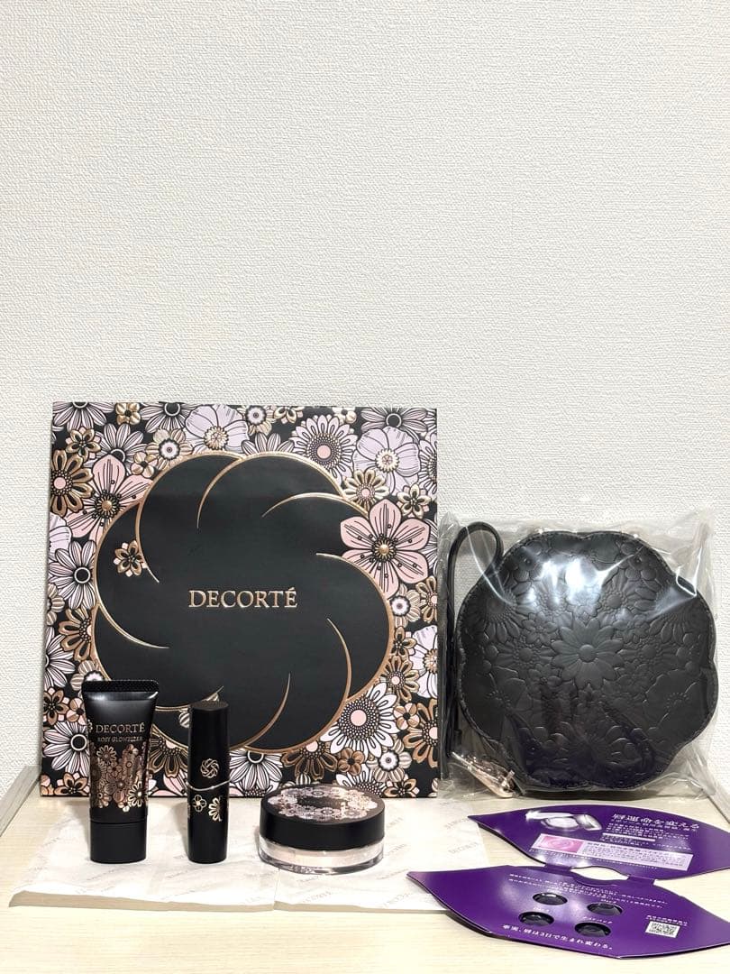 【新品未使用】コスメデコルテ クリスマスコフレ2025 【サンプル付き】