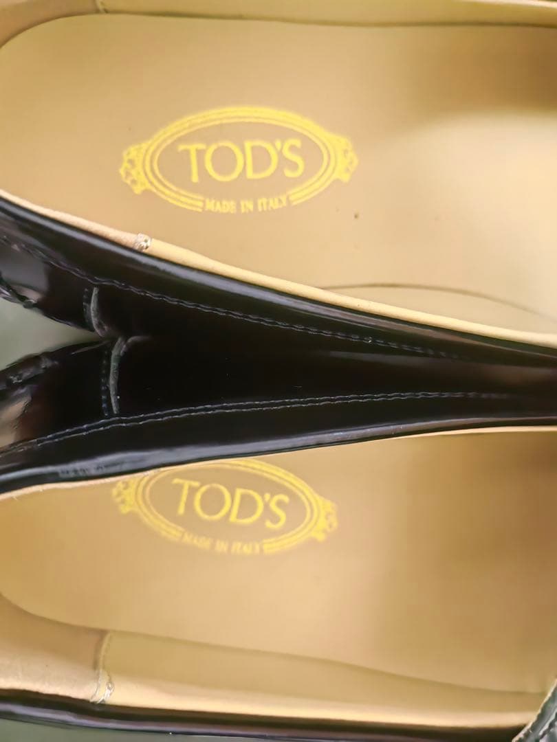 TOD'S エナメルレザー ローファー 黒
