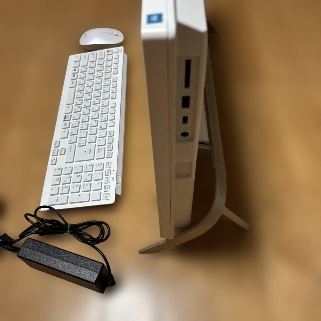 富士通 ESPRIMO WF1/G3（型番：FMVFH01003） 初期化済