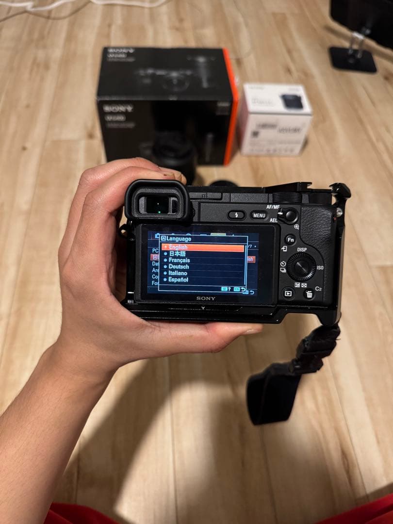 価格を値下げしました。 SONY α6400 ミラーレスカメラ レンズ3本付き